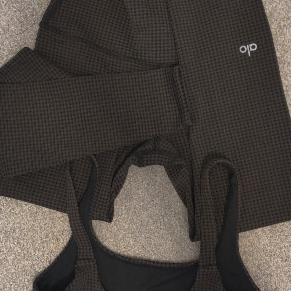 ALO Sports Bra and Leggings Set Size XS